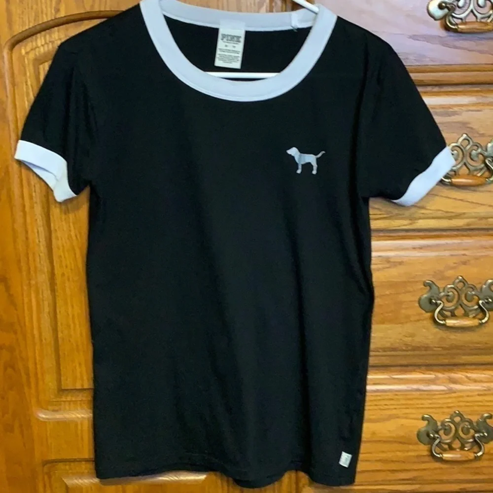 VS PINK Black Tee Silver Dog - Picture 2 of 8